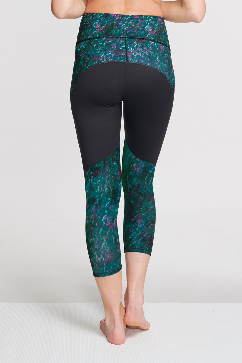 High Waisted Slimming Capri Legging in Moving Waters Green